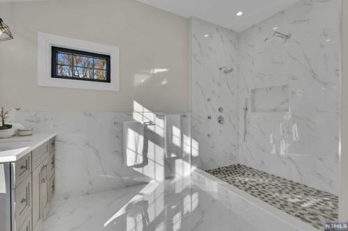 39 Pinehill Dr, Upper Saddle River NJ  07458-1927 exterior