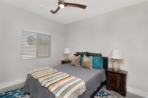 821 Summit Dr, Palm Springs CA  92262-1227 exterior