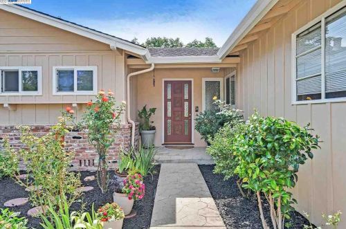 15 La Gonda Ct, Danville, CA 94526-1703