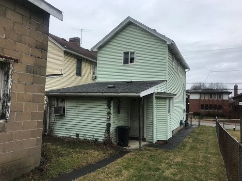 622 Division St, Jeannette, PA 15644-2301