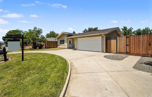 820 Camelia Dr, Liberty Farms, CA 95620-3712