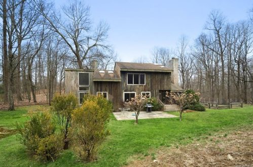 31 Horseshoe Hill Rd, Scotts Corners, NY 10576-1612