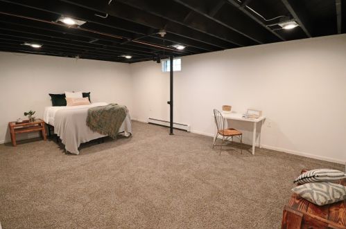 1008 105th St, Milwaukee WI 53227-1210 exterior