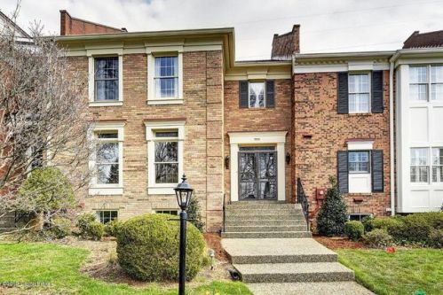 5536 Tecumseh Cir, Louisville, KY 40207-1693
