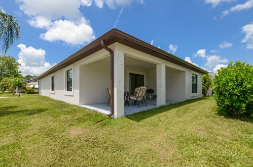 2 Tosca, Fort Pierce FL 34951-2819 exterior