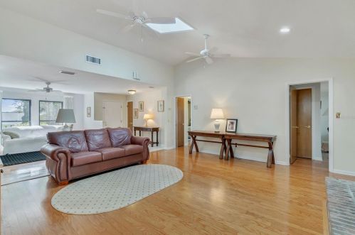 935 Versailles Cir, Maitland FL  32751-4565 exterior