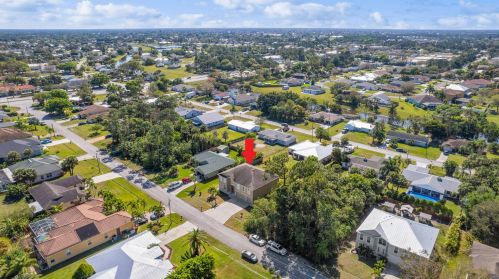 866 Abingdon Ave, Fort Pierce FL  34953-2861 exterior