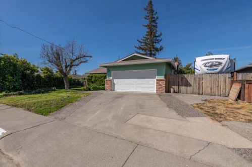 1412 Cottonwood St, Woodland CA  95695-5167 exterior