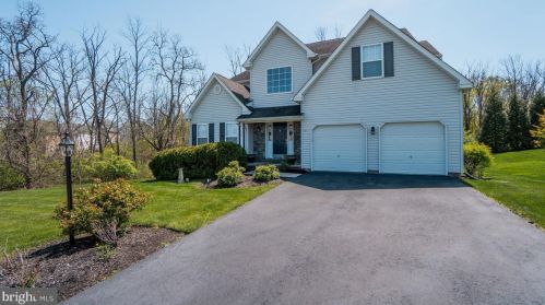 2054 Canyon Creek Rd, Gilbertsville PA  19525-7000 exterior