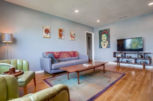 2091 Euclid Ave, Long Beach, CA 90815-2610