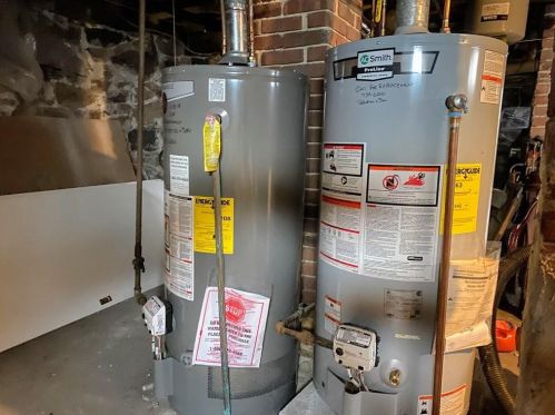 2 Potter St, Middletown RI  02840-3921 exterior