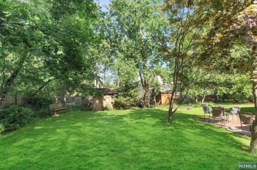 75 Grand Ave, Montvale, NJ 07645-2617