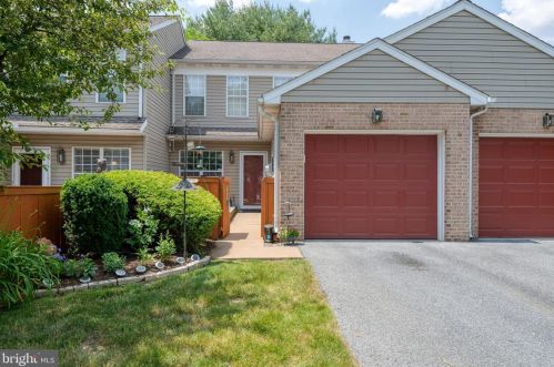 136 Pinnacle Point Dr, Lancaster PA  17601-1771 exterior