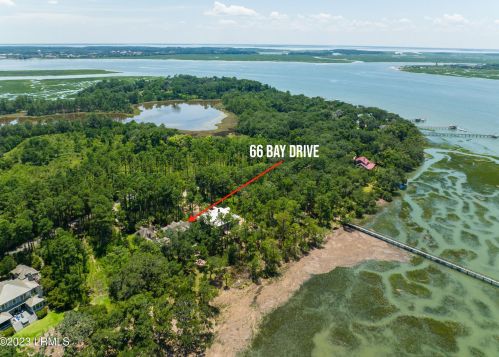 66 Bay Dr, Beaufort SC  29907-1755 exterior
