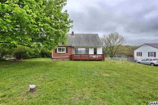 2751 Spring Rd, Carlisle PA  17013-8728 exterior