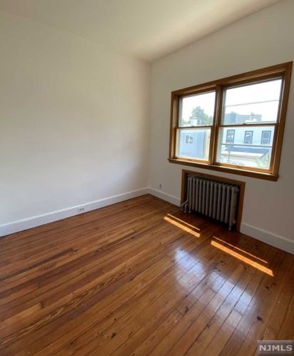 133 Oak St, Union City NJ  07086-5609 exterior