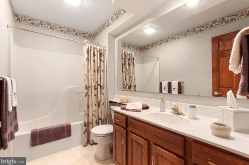 306 Deer Path Dr, Red Lion PA  17356-7800 exterior