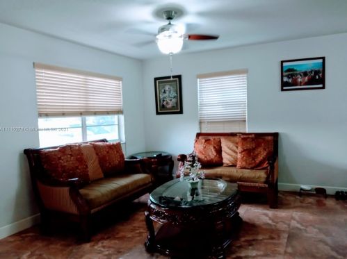 2025 3rd Ave, Hialeah FL  33010-2711 exterior