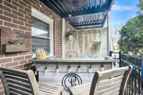 2806 Wilshire Ln, Oakdale NY  11769-1444 exterior