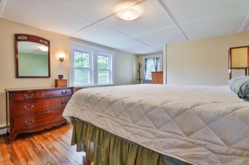 49 Mason Rd, Brookline NH 03033-2204 exterior