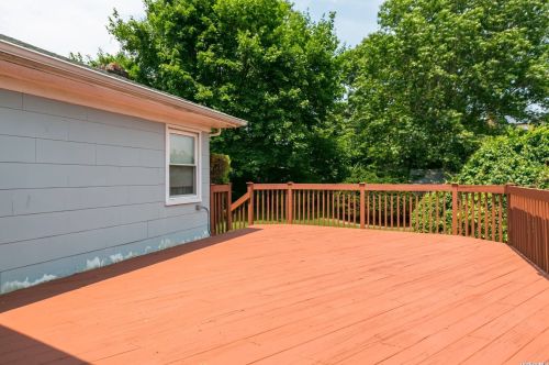 2047 Hancock Ave, North Bellmore NY  11710-1516 exterior