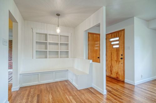 715 Lincoln Ave, Bentleyville, PA 15314-2050