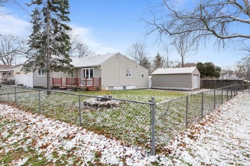 22 Maple St, Central Islip, NY 11722-3129