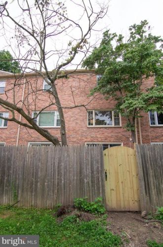 8322 Darlington St, Springfield VA  22152-1167 exterior