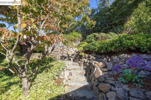 1906 Hoover Ave, Oakland CA  94602-1922 exterior