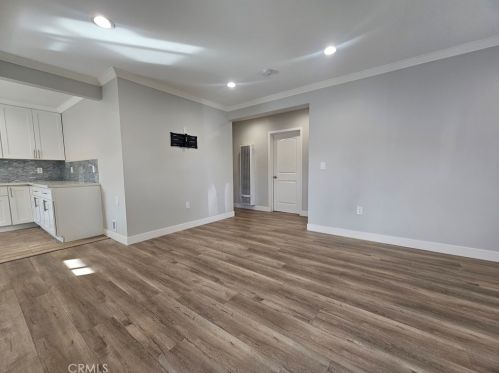 6423 Gentry Ave, North Hollywood, CA 91606-2801