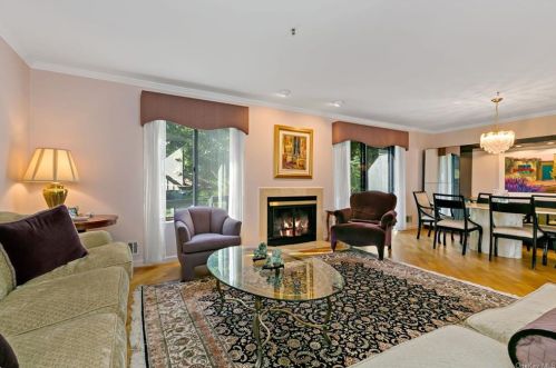 142 Stone Oaks Dr, Hartsdale NY  10530-1160 exterior