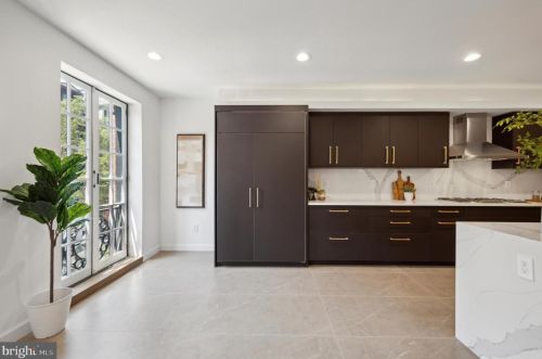 2037 Locust St, Philadelphia PA  19103-5613 exterior