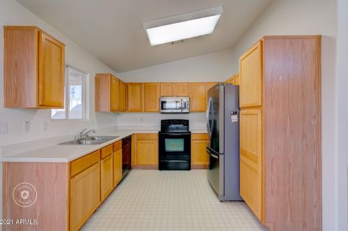 809 4th St, Avondale, AZ 85323-1639