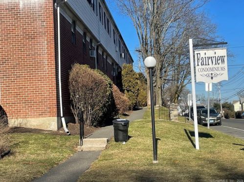 6 Fairview Dr, Danbury, CT 06810-7665