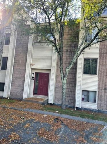 9 Burgundy Hill Ln, Middletown, CT 06457-6327