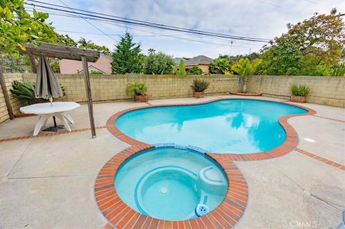2140 Mira Mar Ave, Long Beach, CA 90815-2649