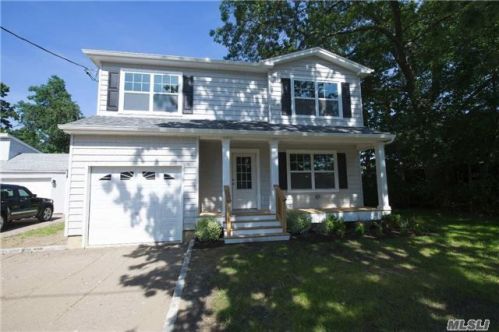 186 Delaware Ave, North Lindenhurst, NY 11757-4144