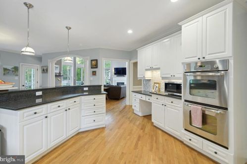 610 Poplar Dr, Falls Church VA  22046-2838 exterior