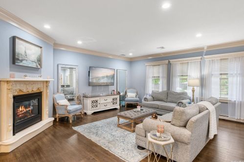 55 Chestnut St, Mount Sinai NY  11766-2326 exterior