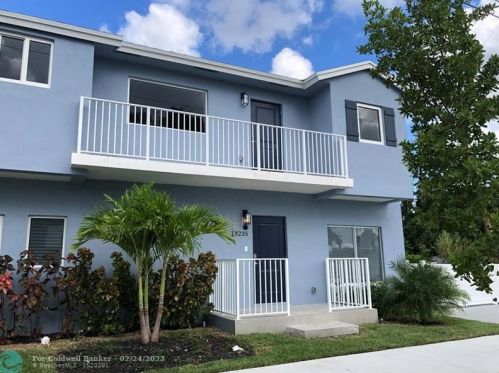 18301 103rd Ct, Miami, FL 33157-6837