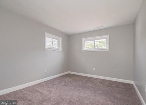 317 Sheridan Dr, New Castle DE  19720-2144 exterior