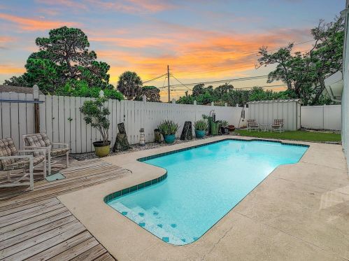 1411 Gray St, Saint Petersburg, FL 33707-3334