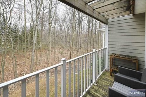 1422 York St, Mahwah NJ  07430-3268 exterior