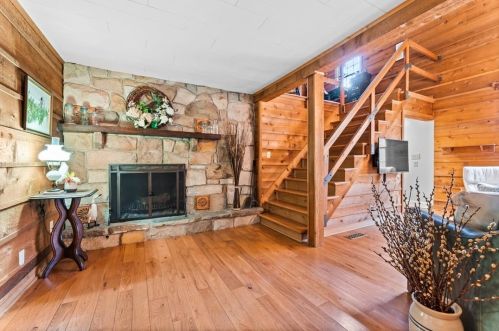 567 Neshannock Ave, New Wilmington, PA 16142-1012