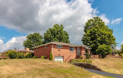 1520 Larkspur Dr, Finleyville PA  exterior