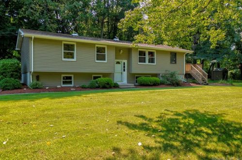 11 Summer Rest Rd, Waterford, CT 06385-3124