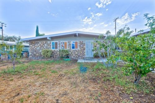 27325 Santa Clarita Rd, Santa Clarita CA  91350-1317 exterior