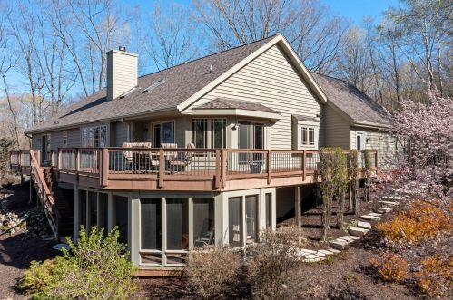 4754 Sonseeahray Dr, Hubertus, WI 53033-9728