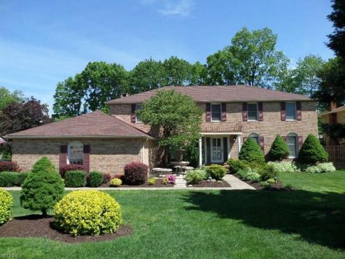 6941 Carol Dr, Cleveland OH  44131-5309 exterior
