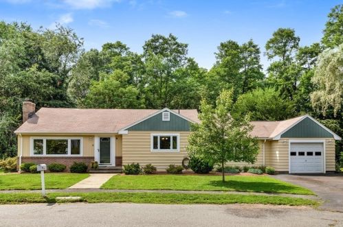 8 Spring Ln, Saugus, MA 01906-1023